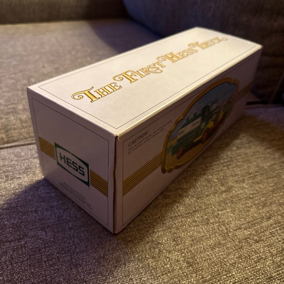 RARE VINTAGE HESS 1982/1983 The First Hess Truck NEW In Original Box - Picture 3 of 4